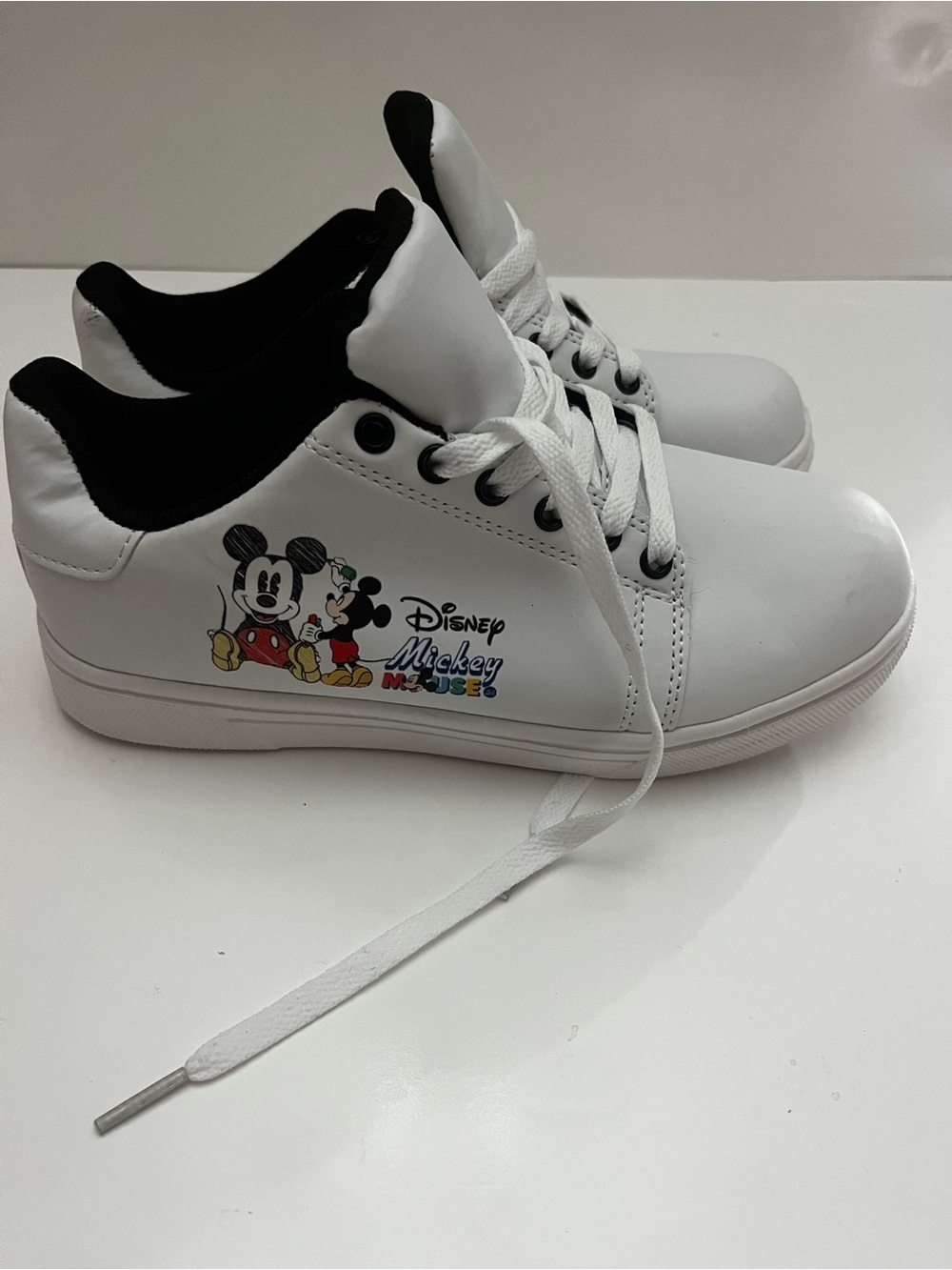 Disney Mickey Mouse White Sneaker Tennis Shoe New with No Tags size 37 or US 6.5